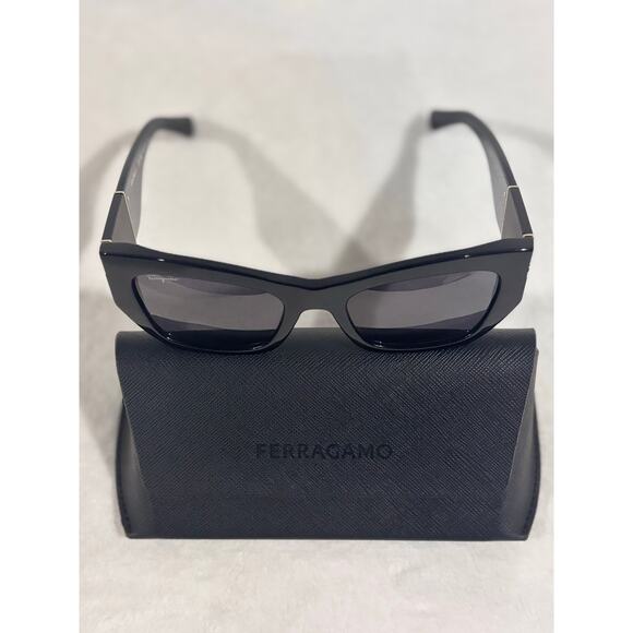 Brand New Salvatore Ferragamo Sunglasses SF1059S 001 54-20-140*3